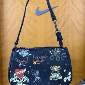 bolsa ed hardy 136453058?action_source=72140&ref=home_home&rsp=1&rspix=1