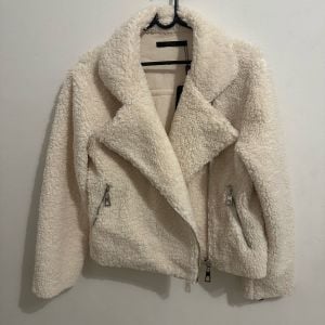 jaqueta animale pelo fake off white 38 141941405?action_source=73496&ref=home_home&rsp=1&rspix=1