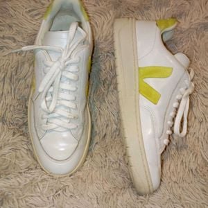 tenis vert v12 unissex branco e verde lima 148033688?action_source=72470&ref=home_home&rsp=1&rspix=1