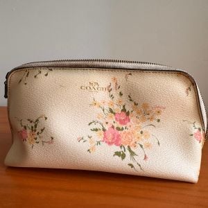 necessaire coach floral creme 151921175?action_source=67222&ref=home_home&rsp=1&rspix=1