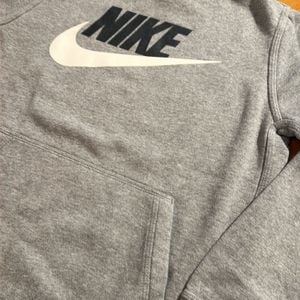 moletom nike cinza g kids 145377758?action_source=72470&ref=home_home&rsp=1&rspix=1