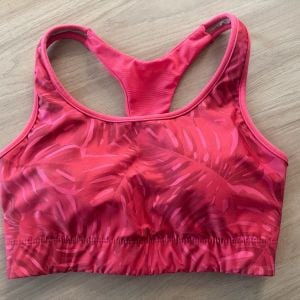 top live estampado tropical rosa 148131105?action_source=75018&ref=home_home&rsp=1&rspix=1