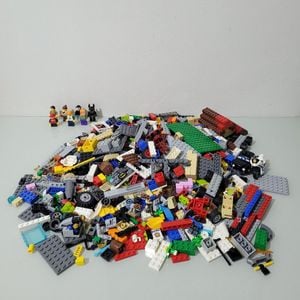 lote 700 pecas diversas lego original 7 minifiguras 132812236?action_source=68279&ref=home_home&rsp=1&rspix=1