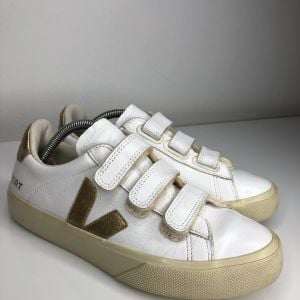 tenis vert branco e dourado 36 140908528?action_source=31946&ref=home_home&rsp=1&rspix=1