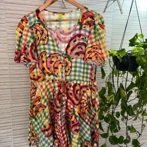 vestido estampado farm 130830976?action_source=66827&ref=home_home&rsp=1&rspix=1