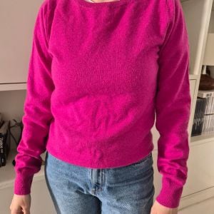 sueter puro cashmere rosa magenta 143668583?action_source=31319&ref=home_home&rsp=1&rspix=1