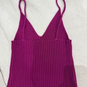blusa de trico magenta alca fina 137124622?action_source=70657&ref=home_home&rsp=1&rspix=1