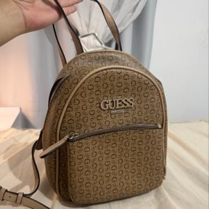 mochila guess 132908164?action_source=70655&ref=home_home&rsp=1&rspix=1