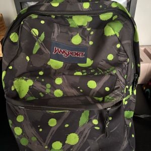 mochila jansport estampada 122669074?action_source=66794&ref=home_home&rsp=1&rspix=1