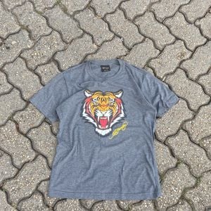camiseta ed hardy tiger cinza 139727548?action_source=72140&ref=home_home&rsp=1&rspix=1