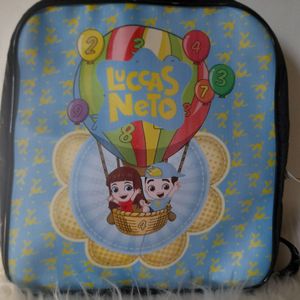 mochila infantil lucas neto 76084344?action_source=66794&ref=home_home&rsp=1&rspix=1