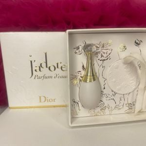 dior jadore parfum deau miniatura gift set 129621514?action_source=68872&ref=home_home&rsp=1&rspix=1