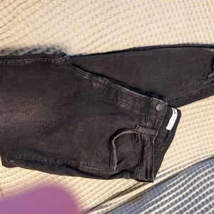 calca jeans masculina zara preta 44 148059848?action_source=75772&ref=home_home&rsp=1&rspix=1