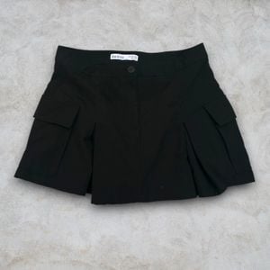 saia bershka cargo preta plissada 139672990?action_source=69599&ref=home_home&rsp=1&rspix=1