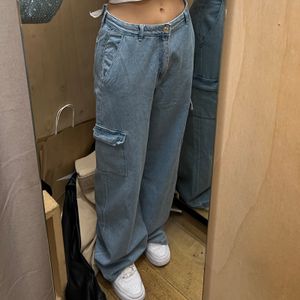 calca jeans cargo bershka 126426128?action_source=69599&ref=home_home&rsp=1&rspix=1