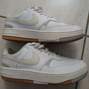 tenis nike feminino gamma force tons claros bege 130696322?action_source=66827&ref=home_home&rsp=1&rspix=1