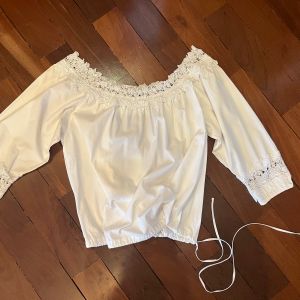 bata branca 136229773?action_source=70657&ref=home_home&rsp=1&rspix=1