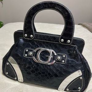 bolsa de mao guess 124439119?action_source=77090&ref=home_home&rsp=1&rspix=1