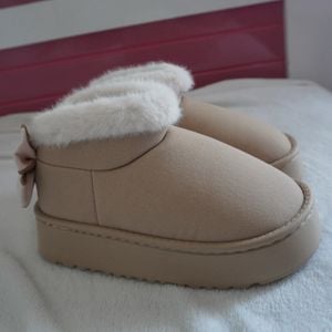 botinha de inverno peluciada bege 36 estilo ugg 139411228?action_source=70094&ref=home_home&rsp=1&rspix=1