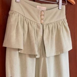 calca modelo nati vozza bynv verde militar com botoes em perola 126966730?action_source=63594&ref=home_home&rsp=1&rspix=1