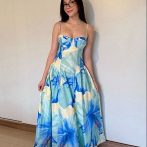 vestido farm cropped estampado vestida de flor azul gg 133175267?action_source=66827&ref=home_home&rsp=1&rspix=1