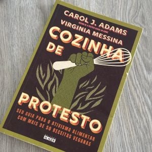 livro cozinha de protesto guia para ativismo alimentar 133269255?action_source=66992&ref=home_home&rsp=1&rspix=1