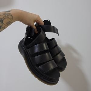 sandalia dr martens clarissa ii 144938264?action_source=72470&ref=home_home&rsp=1&rspix=1