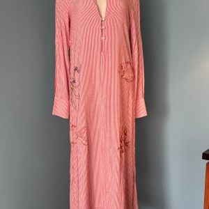 vestido le soleil dete tunica manga longa longo listrado vermelho e branco com bordados 133119145?action_source=66827&ref=home_home&rsp=1&rspix=1