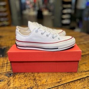 tenis converse all star chuck 70 branco 145906325?action_source=31946&ref=home_home&rsp=1&rspix=1