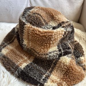 chapeu de inverno xadrez 139702027?action_source=70094&ref=home_home&rsp=1&rspix=1