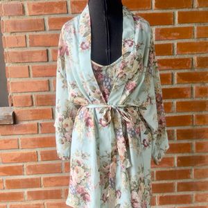 conjunto camisola e robe victorias secrets tom de azul com bouquet delicado floral 141775170?action_source=72470&ref=home_home&rsp=1&rspix=1