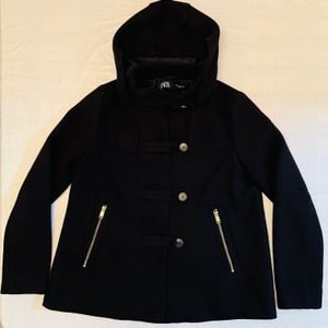 casaco zara feminino preto com capuz 147300502?action_source=72470&ref=home_home&rsp=1&rspix=1