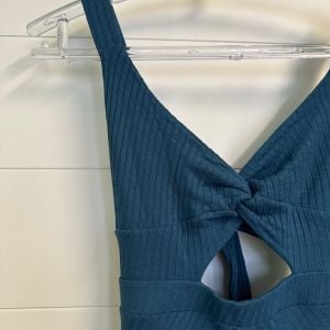 vestidi midi canelado azul garage 136299826?action_source=31319&ref=home_home&rsp=1&rspix=1