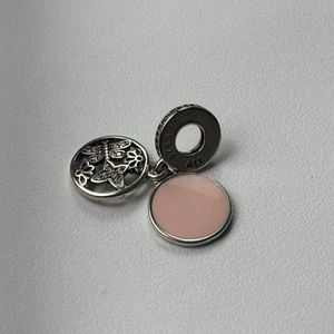 pingente pandora 132820504?action_source=67326&ref=home_home&rsp=1&rspix=1