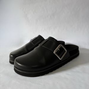 sandalia clog preta de couro 131244764?action_source=65407&ref=home_home&rsp=1&rspix=1