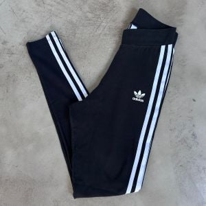 legging adidas originals preta 147459409?action_source=75018&ref=home_home&rsp=1&rspix=1