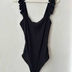 body zara preto babado m 149880150?action_source=76596&ref=home_home&rsp=1&rspix=1
