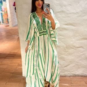 desejooo vestido farm longo coqueiral bordado tamanho p na tag novo feminino branco verde 141409417?action_source=31319&ref=home_home&rsp=1&rspix=1