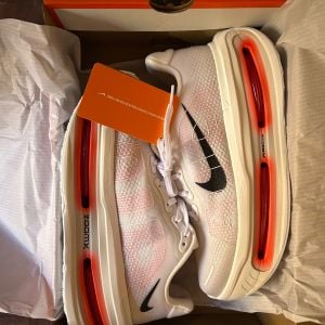 tenis nike vomero premium branco 139815196?action_source=31946&ref=home_home&rsp=1&rspix=1