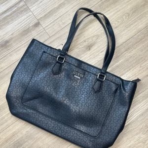 bolsa guess tote monograma homestead 137457213?action_source=70655&ref=home_home&rsp=1&rspix=1