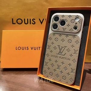 capa para iphone 16 pro caqui luxo elegancia sofisticacao riqueza elite palma de sua mao elegancia 142931571?action_source=72470&ref=home_home&rsp=1&rspix=1