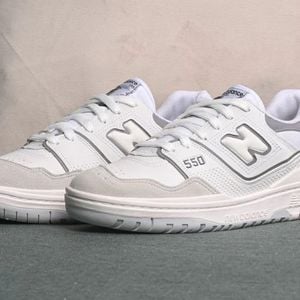 tenis new balance 550 branco e cinza 125648947?action_source=31946&ref=home_home&rsp=1&rspix=1