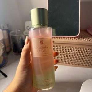 body splash victoria s secret pistachio creme 250ml 153657705?action_source=76403&ref=home_home&rsp=1&rspix=1