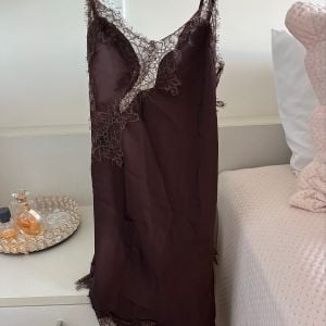 vestido cetim pp 134880103?action_source=31319&ref=home_home&rsp=1&rspix=1