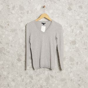 sueter cinza tommy hilfiger 126670383?action_source=73427&ref=home_home&rsp=1&rspix=1