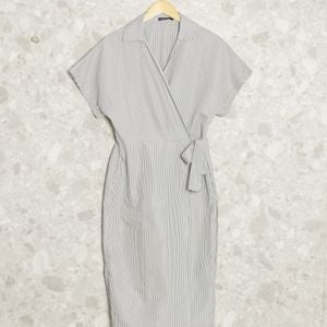 vestido branco listrado lovito 141557159?action_source=76891&ref=home_home&rsp=1&rspix=1