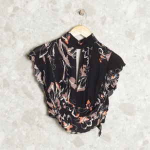 blusa preta floral animale 125823516?action_source=67289&ref=home_home&rsp=1&rspix=1