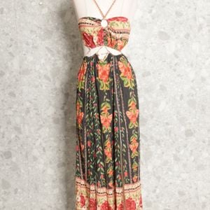 vestido preto floral 137623090?action_source=70096&ref=home_home&rsp=1&rspix=1