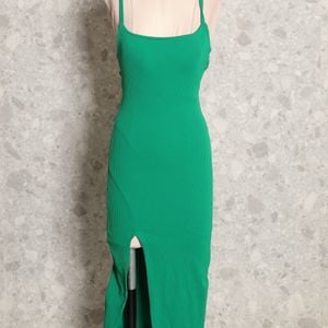 vestido fenda verde 139383948?action_source=67322&ref=home_home&rsp=1&rspix=1