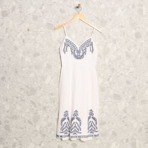 vestido branco bordado iorane 129905668?action_source=74516&ref=home_home&rsp=1&rspix=1